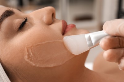 L'institut A Corps Parfait vous explique quels problèmes cutanés il est possible de traiter avec un peeling chimique