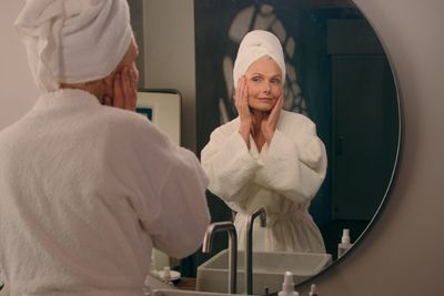 Les b&eacute;n&eacute;fices d'un soin visage en institut sont nombreux pour ralentir le vieillissement cutan&eacute;