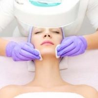 Soins du visage : nécessité d’une approche globale et rôle de l’esthéticienne 