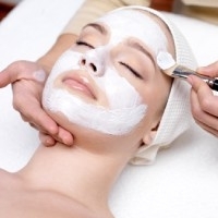 Stimuler le renouvellement cellulaire et traiter les problèmes cutanés à l’aide de soins visage ciblés