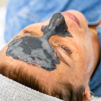 Le peeling chimique : l’étape clé de votre soin visage en institut